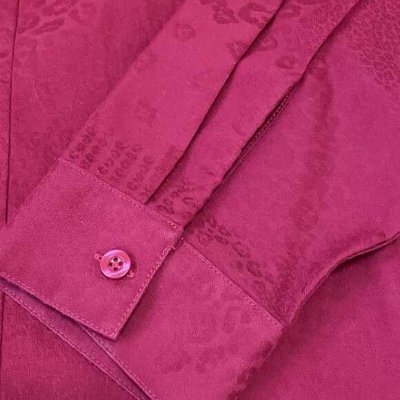 Chicos Size 1 - M 100% Cotton No Iron Button Front Shirt Blouse Red Animal Print - Picture 4 of 11